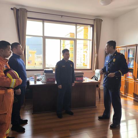 支队装备巡检组深入太白大队凤鸣路消防救援站开展装备巡检工作暨服务下基层工作