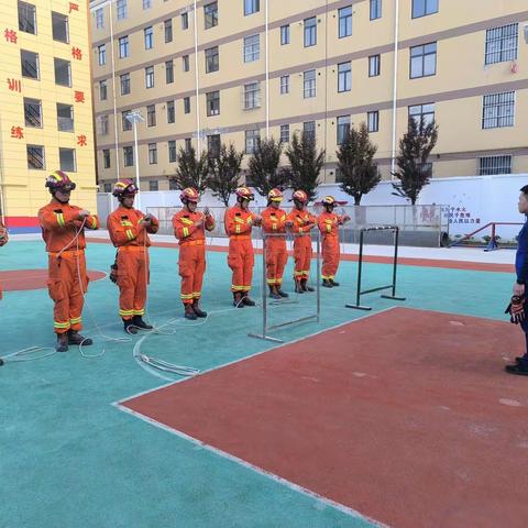 营区实战化-凤鸣路消防救援站开展绳索救援技术训练