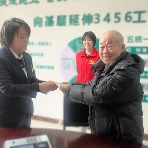 【为民办实事】之灞桥区十里铺街道长乐坡社区联合秦农银行驻点换卡服务