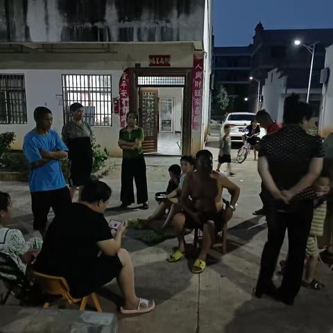 夜访夜话安置点群众——反诈骗、移风易俗宣传助力乡村振兴发展