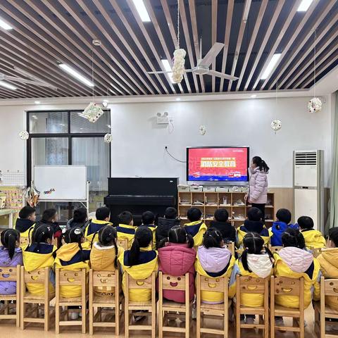 南昌市桃花中心幼儿园开展了开学第一课之消防安全主题教育活动