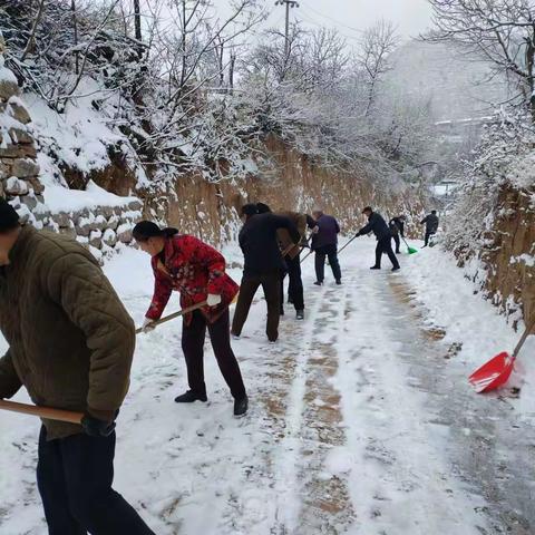 清理道路积雪