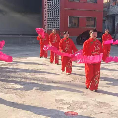 欢歌笑语庆元宵 网格服务暖民心