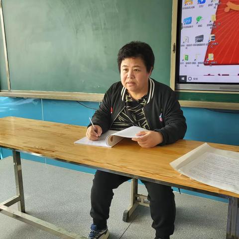 教研活动中的自我提升:——记彭店子镇夷齐初级中学政史地组教研活动