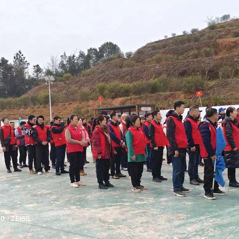 “乡村振兴，环保同行，植树造林，造福子孙”——喻家坳乡百姓林长办开展植树造林活动