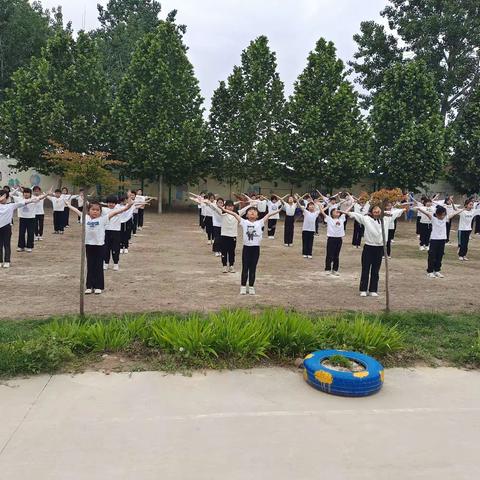 多彩童年，快乐常在——袁牌坊小学最美大课间图锦