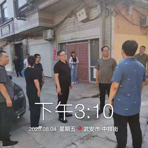 市城管执法局党组书记、局长王江卫带领十四网格片区各责任单位开展网格观摩活动