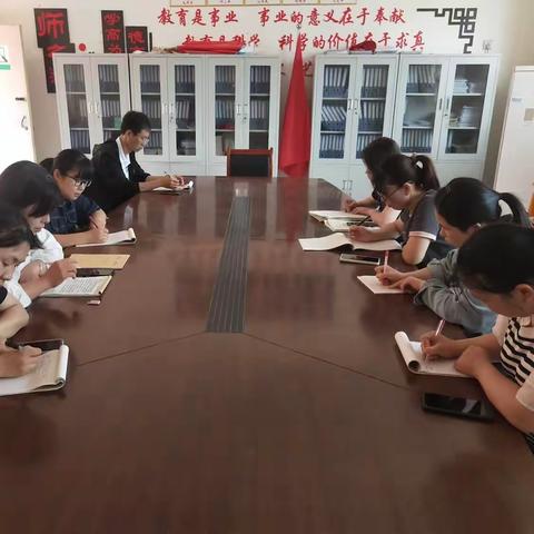 关爱学生，幸福成长——记录十里铺中心小学复习研讨活动