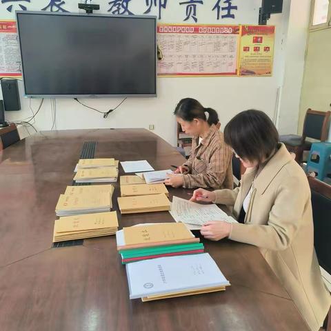 抓教学常规落实，促教学质量提升——十里铺中心小学教学常规检查掠影