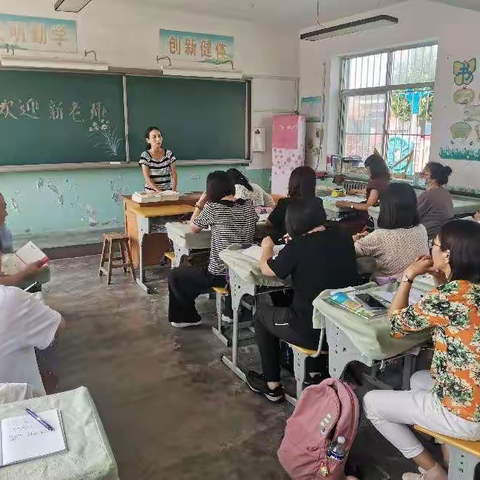 坟坨小学新教师欢迎会纪实