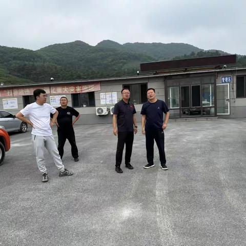 哈达镇领导带队开展国庆节前安全生产检查