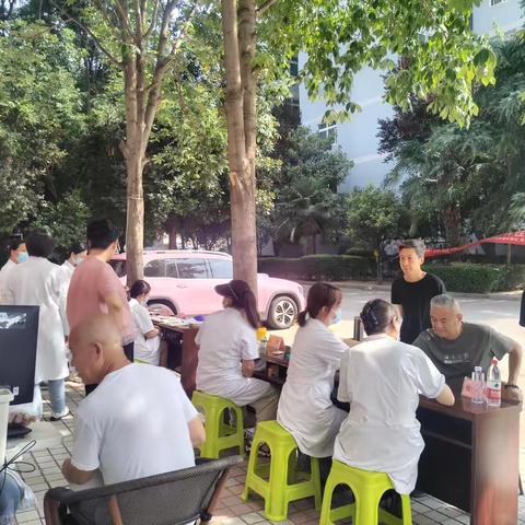 盛夏送健康 义诊惠民生——新城区长乐中路街道向阳社区开展夏季健康义诊活动