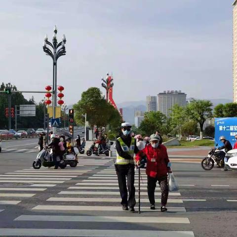 金台交警以爱陪伴照亮走失耄耋老人“回家之路