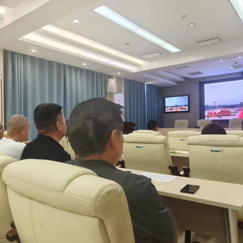 国网金塔县供电公司组织退休老同志观看抗日战争胜利80周年阅兵式 凝聚爱国情怀