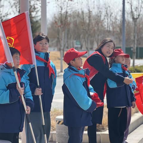 春“锋”送暖 化爱于行——惠济区八堡小学开展党建带队建学雷锋志愿活动（二）