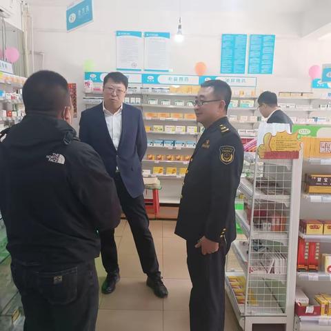 南芬区丛茂昆区长督导检查食品安全包保单位