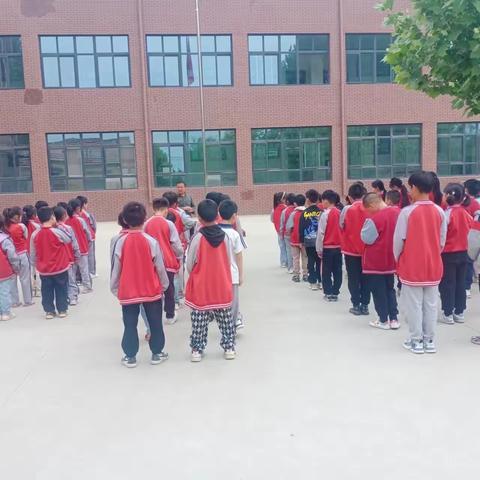期中表彰树榜样，努力拼搏创佳绩——冉堌镇侯楼小学期中总结表彰大会