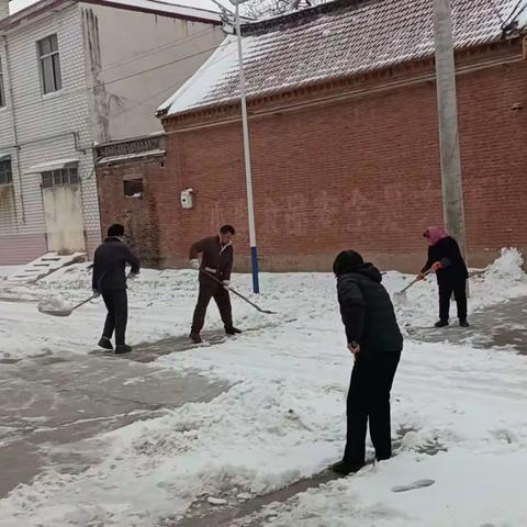 不忘初心齐扫雪，安全出行暖人心