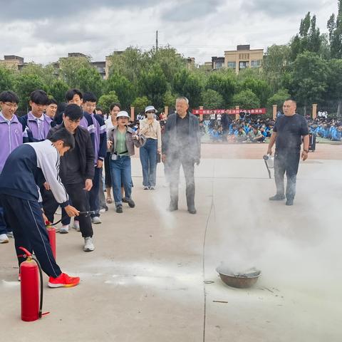 筑牢安全防线，共筑平安校园--消防安全演练活动