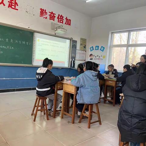 东龙泉小学——语文组复习课听评课活动