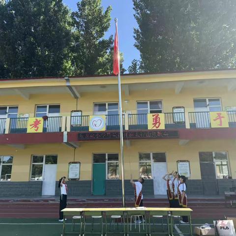 【党建+德育】 红领巾相约中国梦，争做新时代好少年——东龙泉小学少先队入队仪式