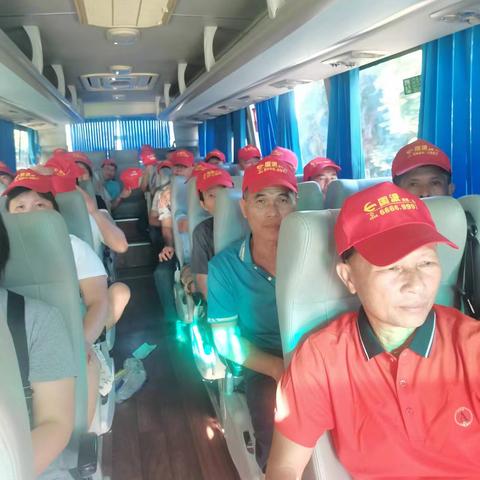 友爱村委会党员外出学习活动