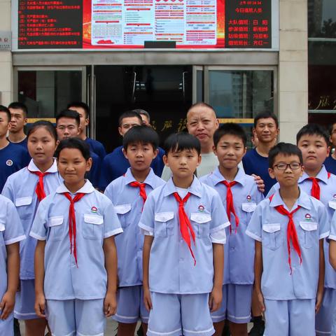 五（1）班雏鹰假日小队之参观消防队