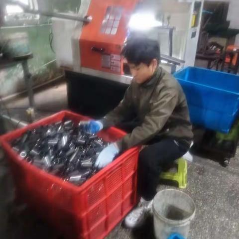 爱劳动，爱生活，尝试社会角色，体验劳动技能，我能行！