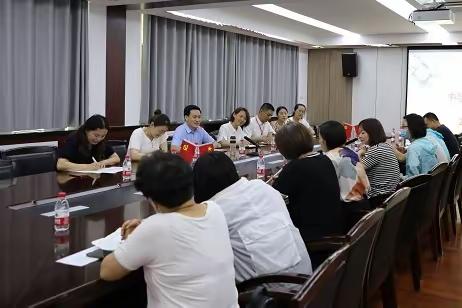 《不输在家庭教育上》之《家有二宝血浓于水的亲情》————窦庄中学八年级开展线下家委会成员读书活动