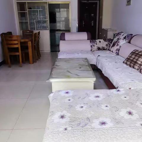 出租:明都锦城18楼，套三，家具，家电，空调两台。800/月