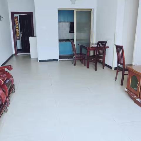 出租：明都锦城电梯套二，家具家电空调1台，650/月