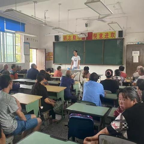 新学期开学家长会——中江县石龙中心校