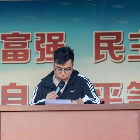 标题  强纪律诚实守信 树正气认真求学---涞水职教中心召开学生纪律教育大会