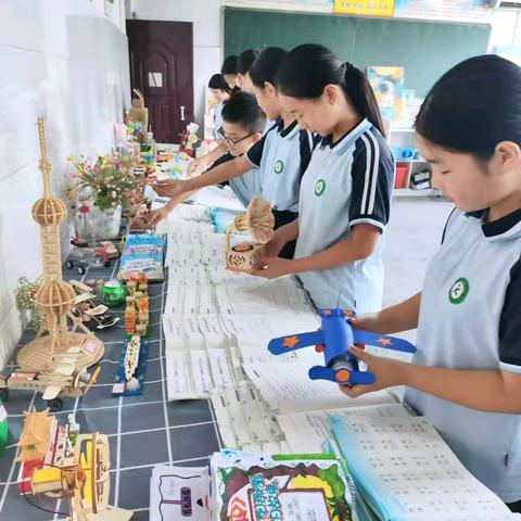 不负今夏好时光，缤纷作业展风采——城关一小进行暑假特色作业展评