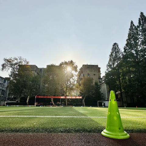 年少露风华 运动展风采——东方红小学（东区）“红之帆”体育节暨秋季运动会掠影