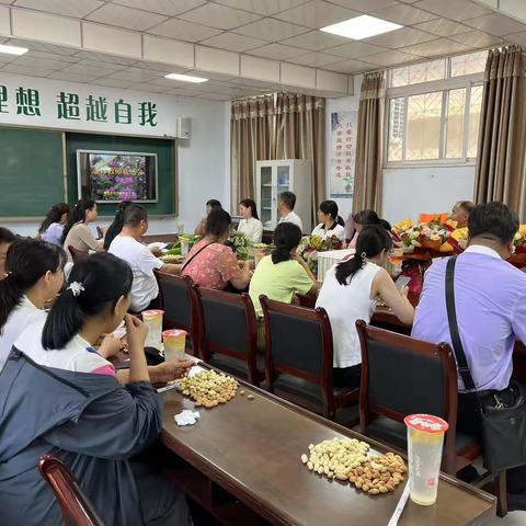 春风化雨数十载，桃李飘香万树春——牛村小学退休教师欢送会