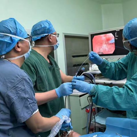 甘肃省人民医院呼吸与危重症医学科一病区完成1例腔内支气管肿物（部分结石样改变）激光消融治疗