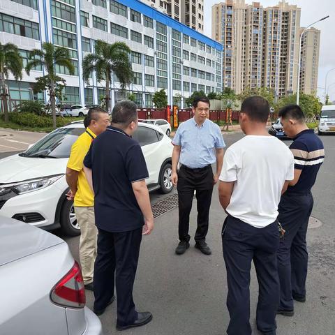 市综合行政执法局美兰分局李勇副局长指导江东新区市容市貌整改工作