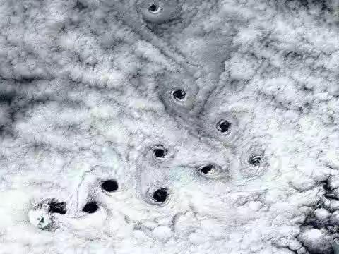 印度洋上空现10个神秘黑暗空洞