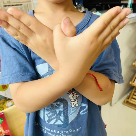 鱼邱湖街道中心幼儿园东兴路分园中班课程故事——《嗨，我的小手》