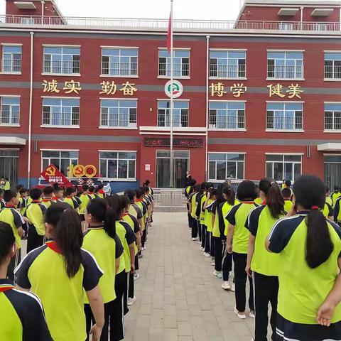 祁营小学开展“庆六一”文艺汇演——暨一年级入队仪式