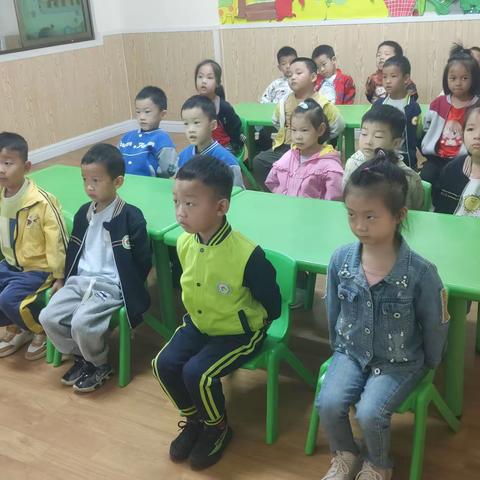 幼儿园的快乐生活——深蓝贝贝幼儿园大大三班十月份精彩回顾