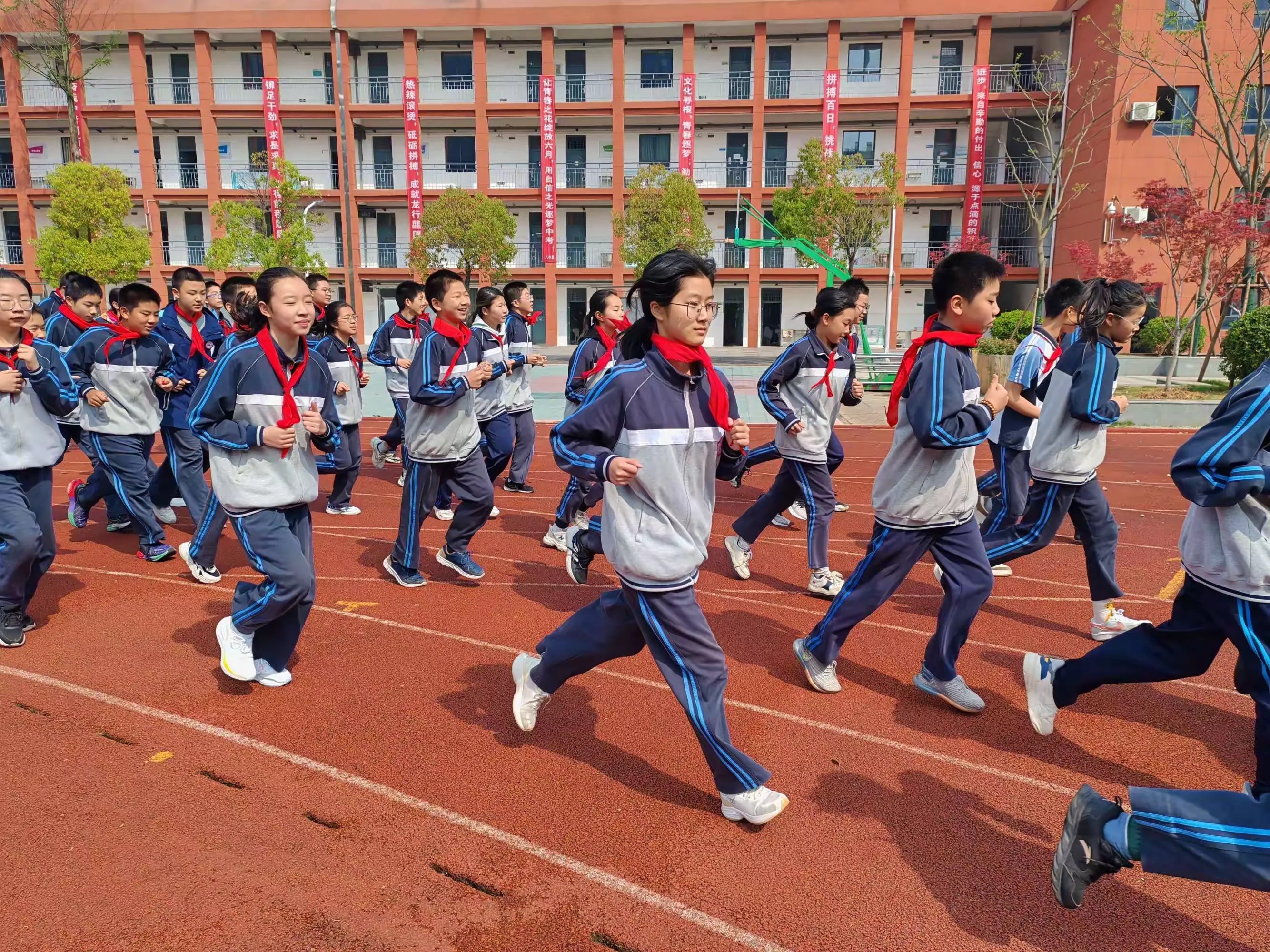 同心守光明,共筑"睛"彩"视"界一一武汉市和平中学开展第8个近视防控