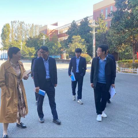 观摩学习拓视野 学思并济共成长 ——黑虎庙小学到金陵外国语学校听课学习