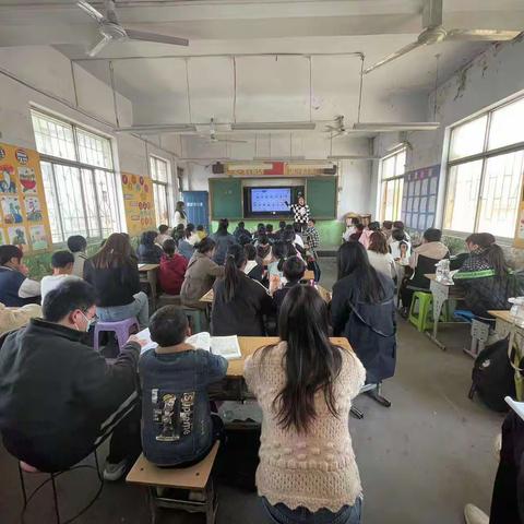 课堂展风采 教研促成长———葛寨小学西区语文教研组听评课活动