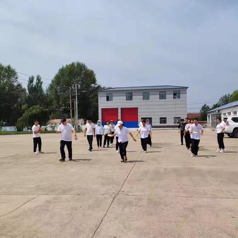 【感党恩 听党话 跟党走】阿尔本格勒镇举办庆“七一”系列活动暨干部职工趣味运动会