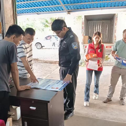 江边乡网格员开展打击离岛免税“套代购”反走私宣传活动