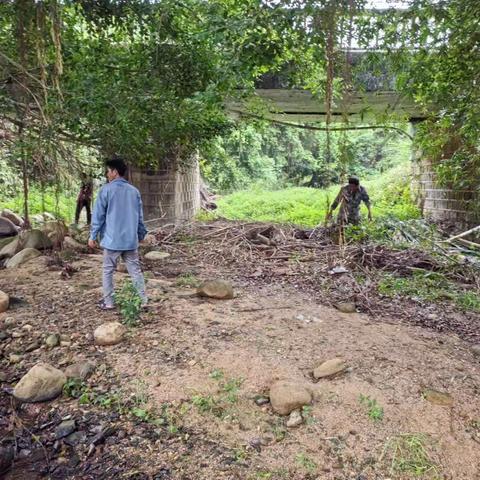 江边乡土眉村开展河道整治，守护碧水清波