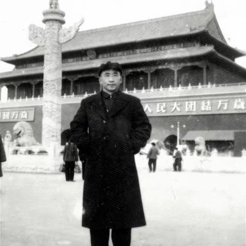 父 亲 节 的 缅 怀