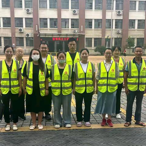 站好节前护学岗 团团圆圆过中秋